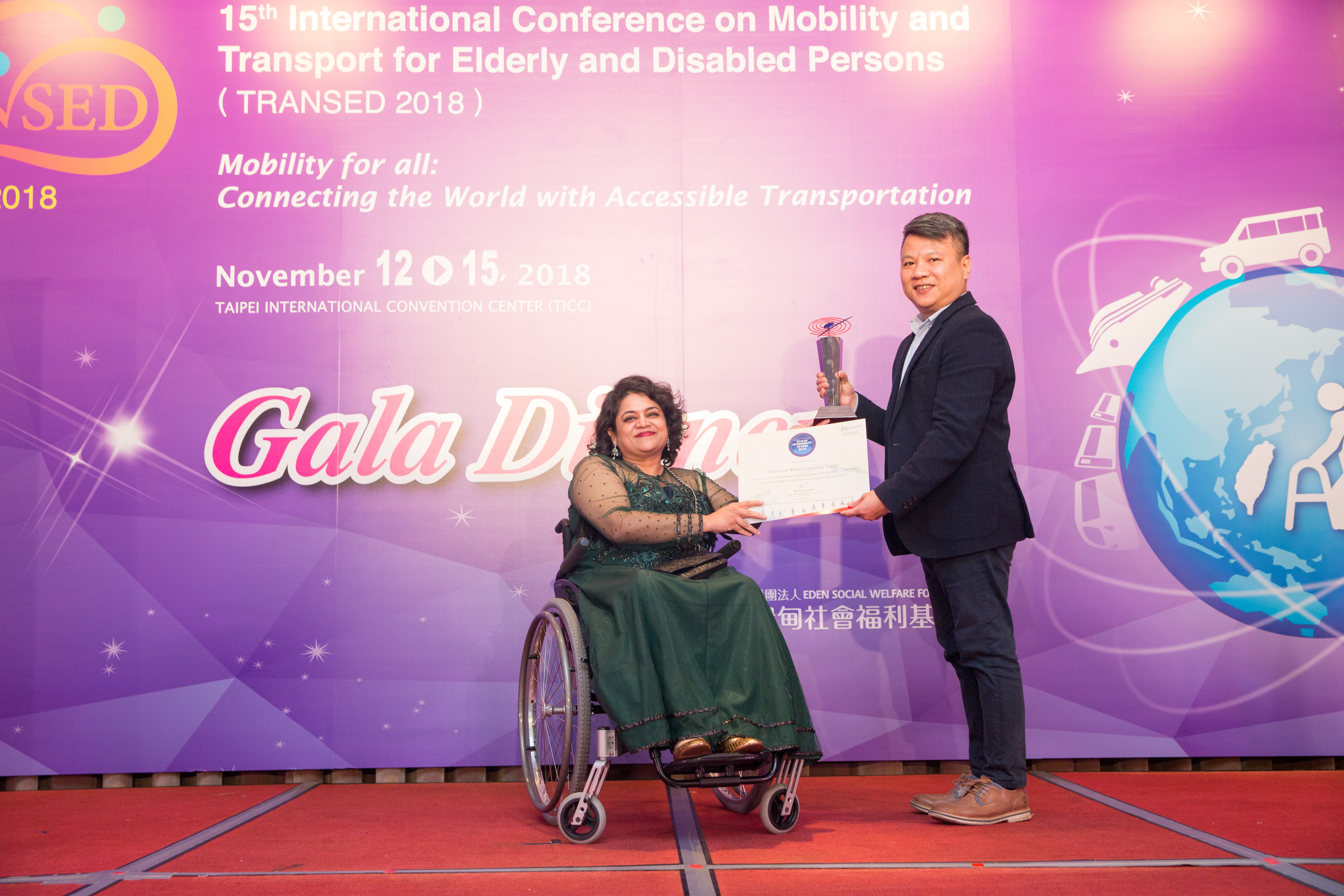 hoto of Mr. Juo-Sung HUANG, CEO, Eden Social Welfare Foundation, Taiwan, receiving Svayam Accessibility Award 2018 from Svayam Founder Ms. Sminu Jindal at Taipei on 14 Nov 2018 on the sidelines of 15thInternational Conference on Mobility and Transport for Elderly and Disabled Persons (TRANSED2018)